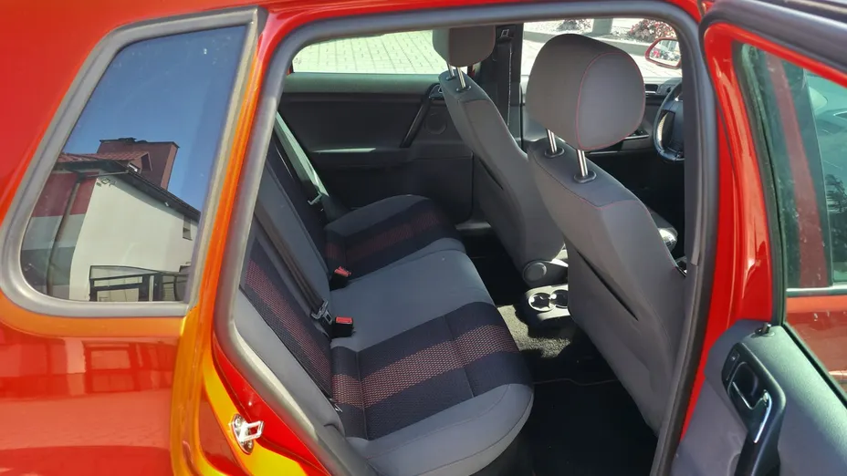 VOLKSWAGEN Polo -