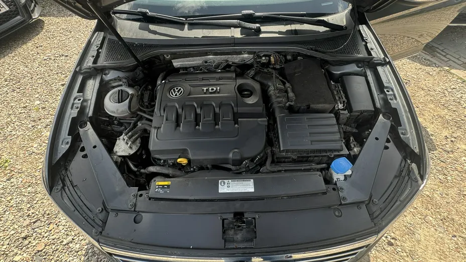 VOLKSWAGEN Passat -