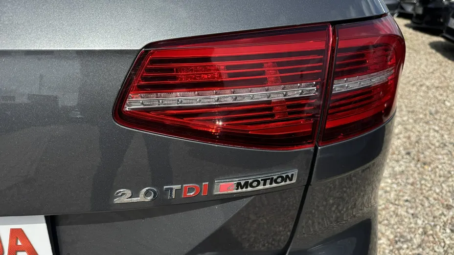 VOLKSWAGEN Passat -