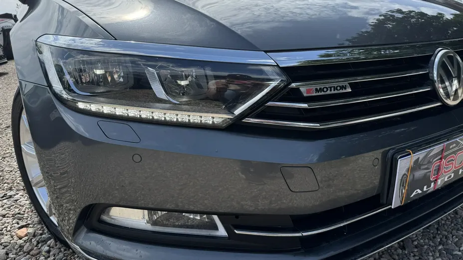 VOLKSWAGEN Passat -