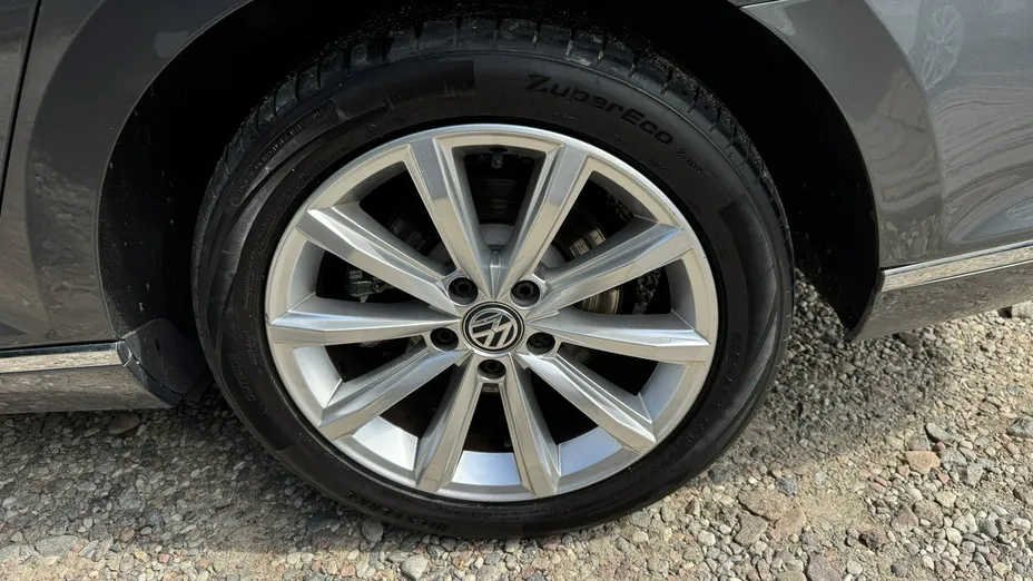 VOLKSWAGEN Passat -