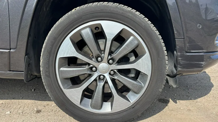 JEEP Cherokee -