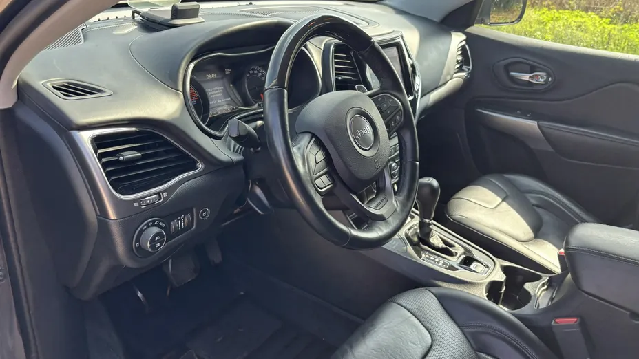 JEEP Cherokee -
