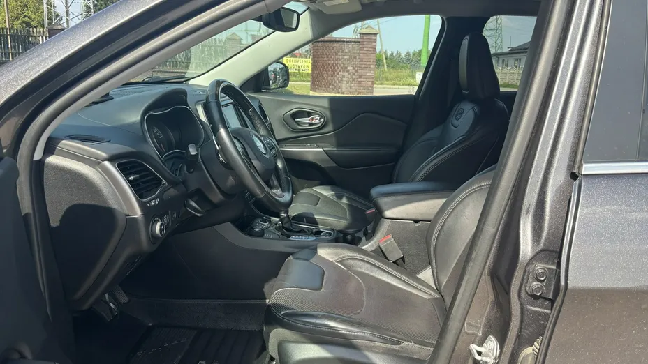 JEEP Cherokee -