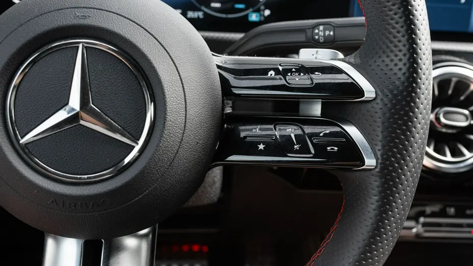MERCEDES-BENZ CLA -