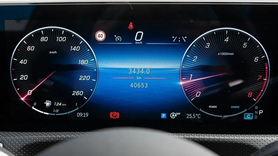 MERCEDES-BENZ CLA -