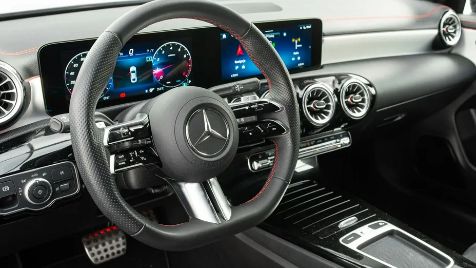MERCEDES-BENZ CLA -
