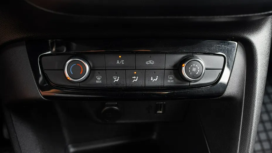 OPEL Corsa -