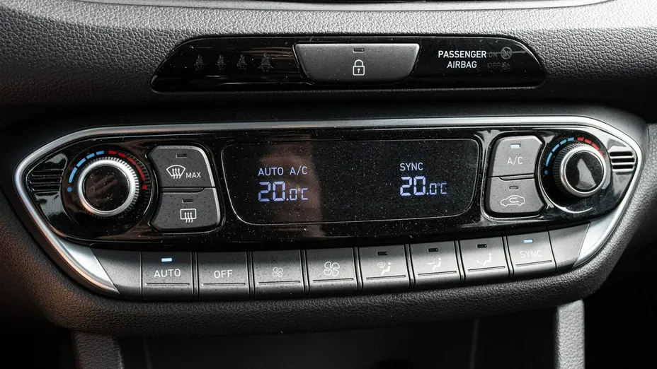 HYUNDAI i30 -