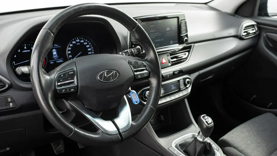 HYUNDAI i30 -