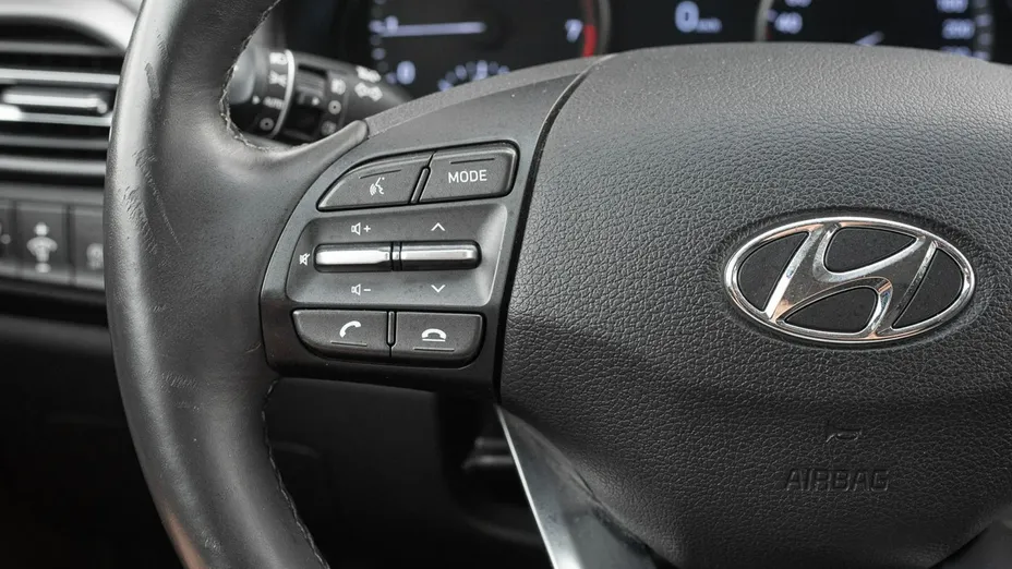 HYUNDAI i30 -