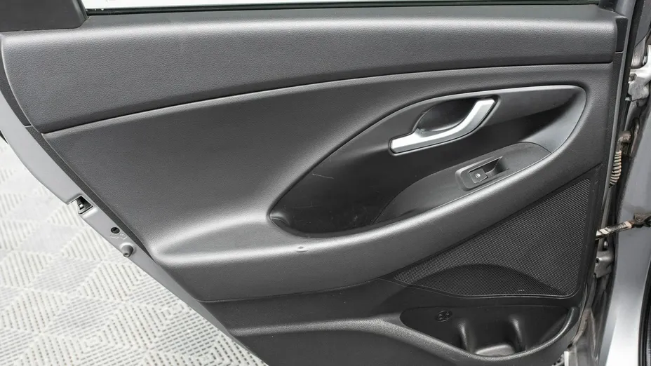 HYUNDAI i30 -