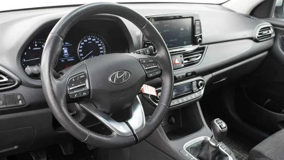 HYUNDAI i30 -