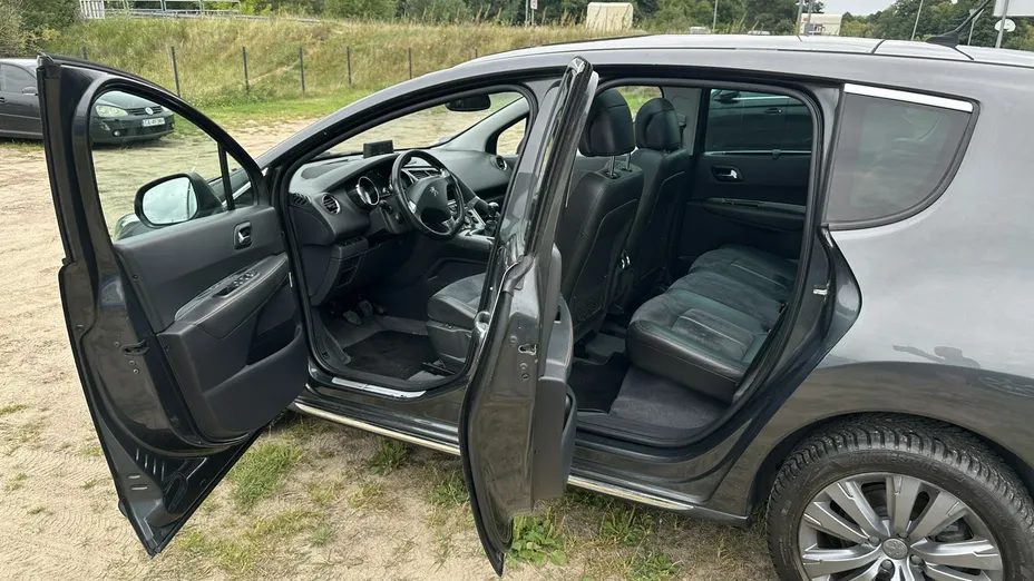 PEUGEOT 3008 -