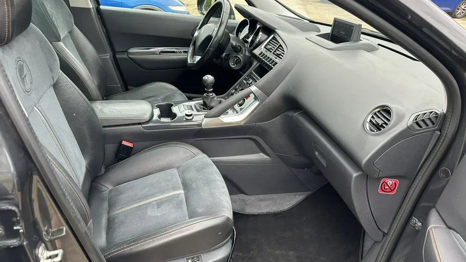 PEUGEOT 3008 -
