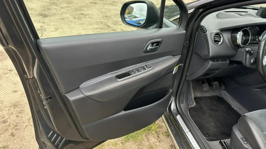 PEUGEOT 3008 -