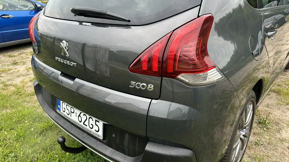 PEUGEOT 3008 -