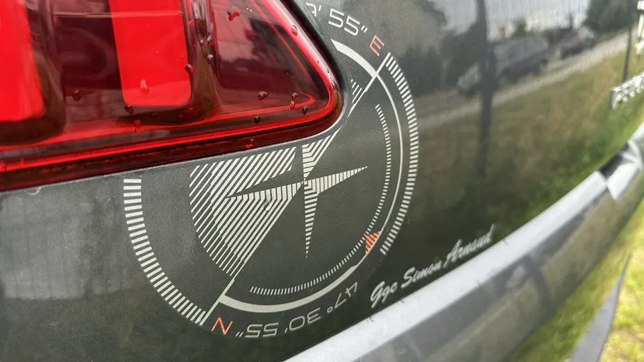 PEUGEOT 3008 -