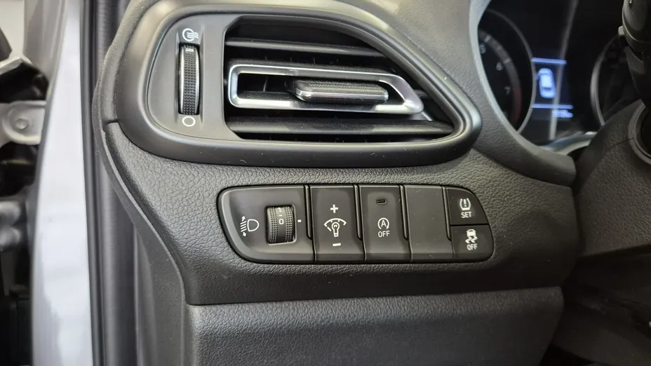 HYUNDAI i30 -