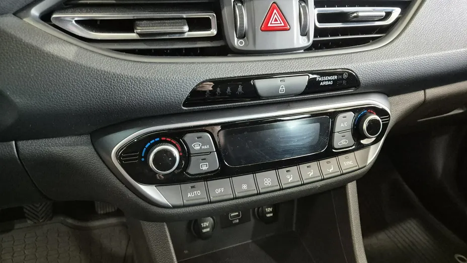 HYUNDAI i30 -