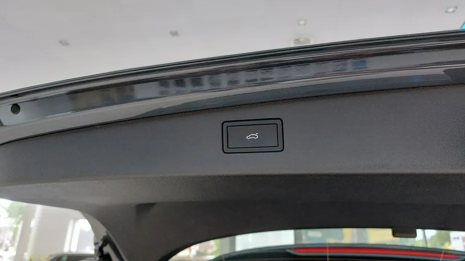 VOLKSWAGEN Tiguan -