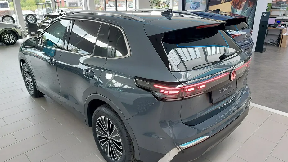 VOLKSWAGEN Tiguan -