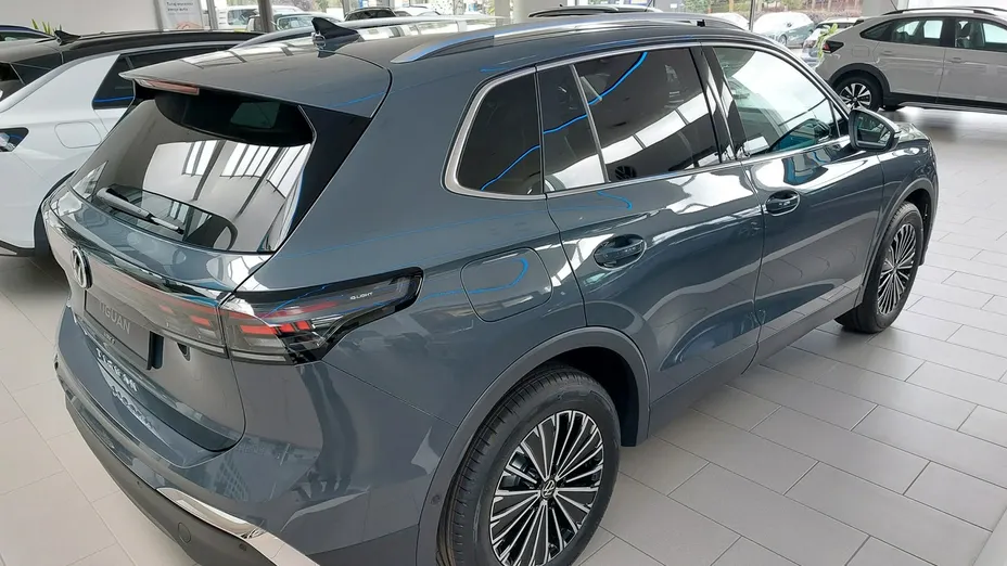 VOLKSWAGEN Tiguan -