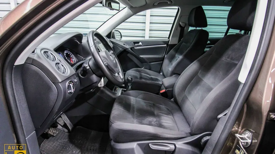 VOLKSWAGEN Tiguan -
