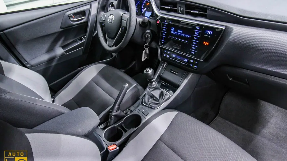 TOYOTA Auris -