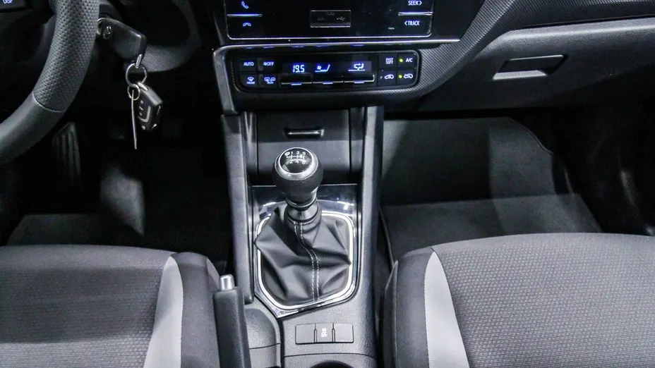 TOYOTA Auris -