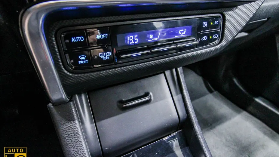 TOYOTA Auris -