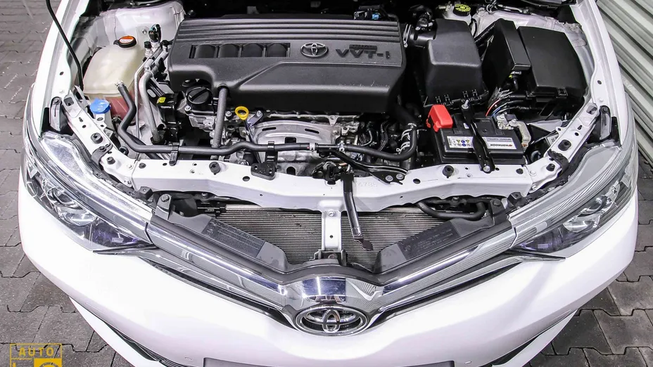 TOYOTA Auris -