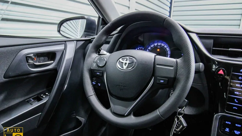 TOYOTA Auris -