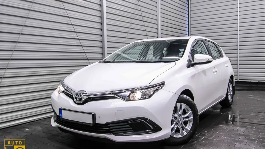 TOYOTA Auris -