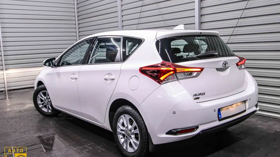 TOYOTA Auris -