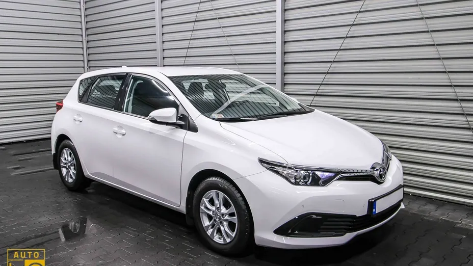TOYOTA Auris -