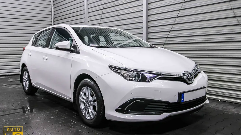 TOYOTA Auris -