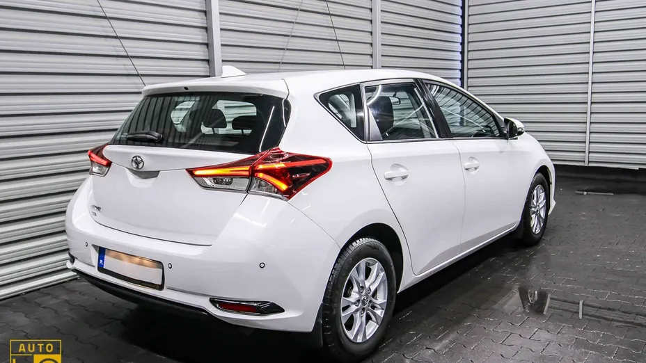 TOYOTA Auris -