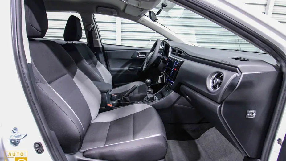TOYOTA Auris -