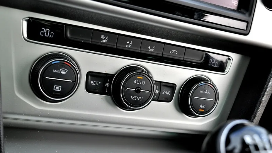 VOLKSWAGEN Passat -