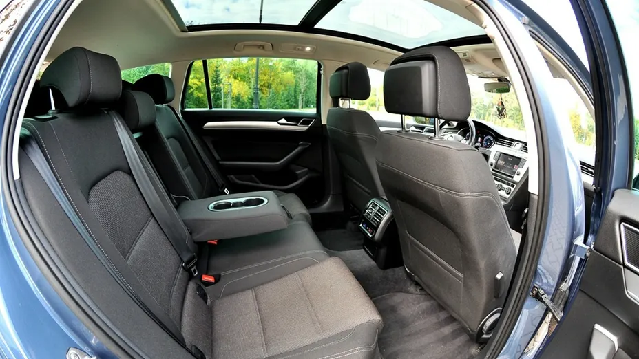 VOLKSWAGEN Passat -