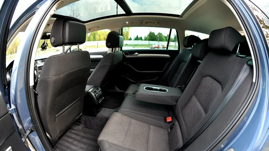 VOLKSWAGEN Passat -