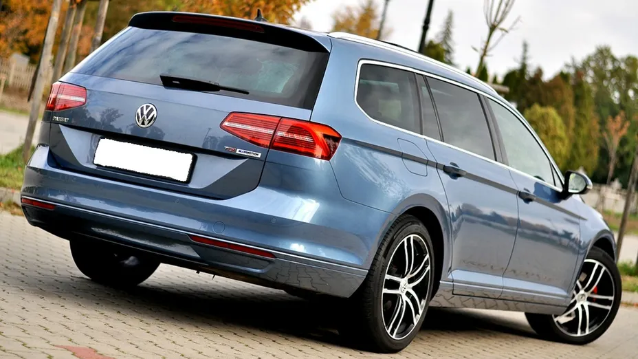 VOLKSWAGEN Passat -