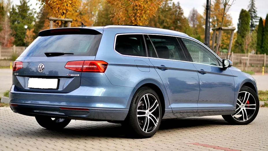 VOLKSWAGEN Passat -