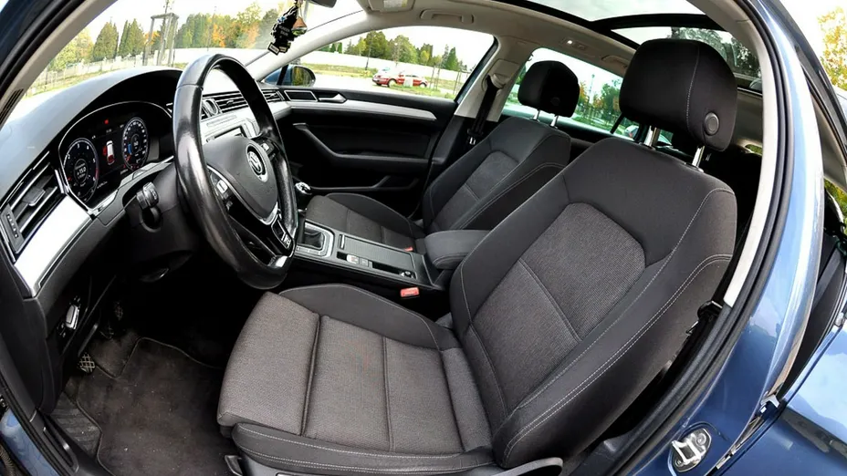 VOLKSWAGEN Passat -