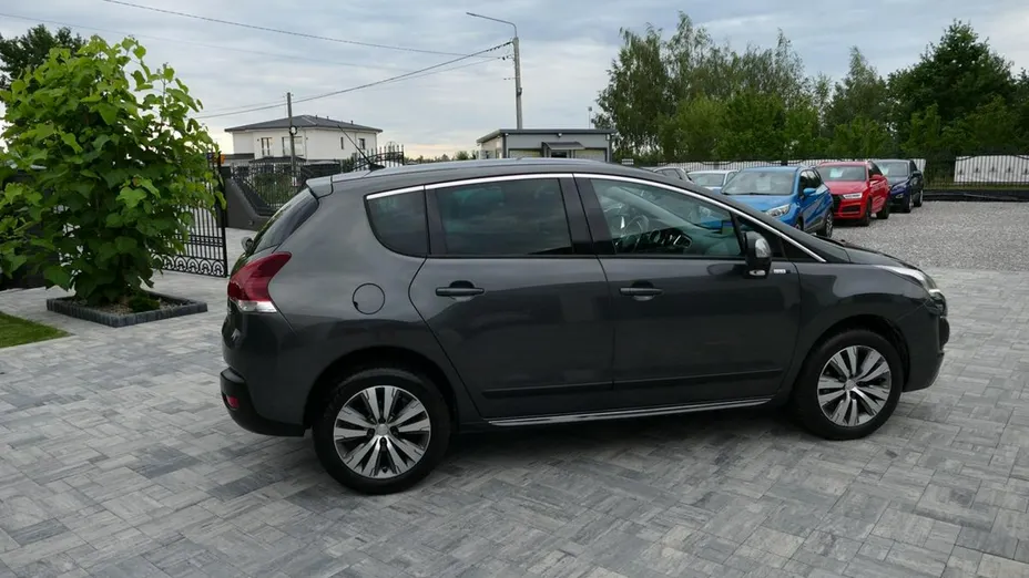 PEUGEOT 3008 -
