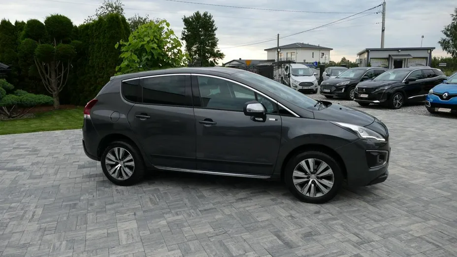 PEUGEOT 3008 -