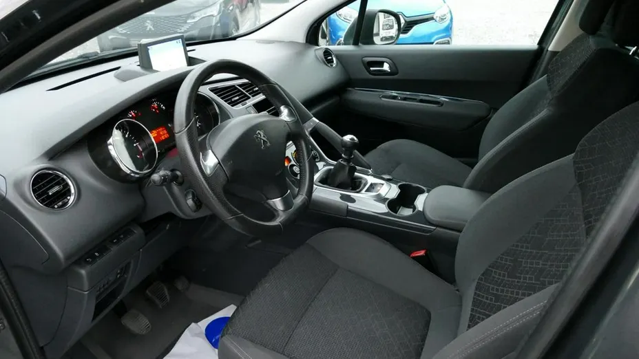PEUGEOT 3008 -