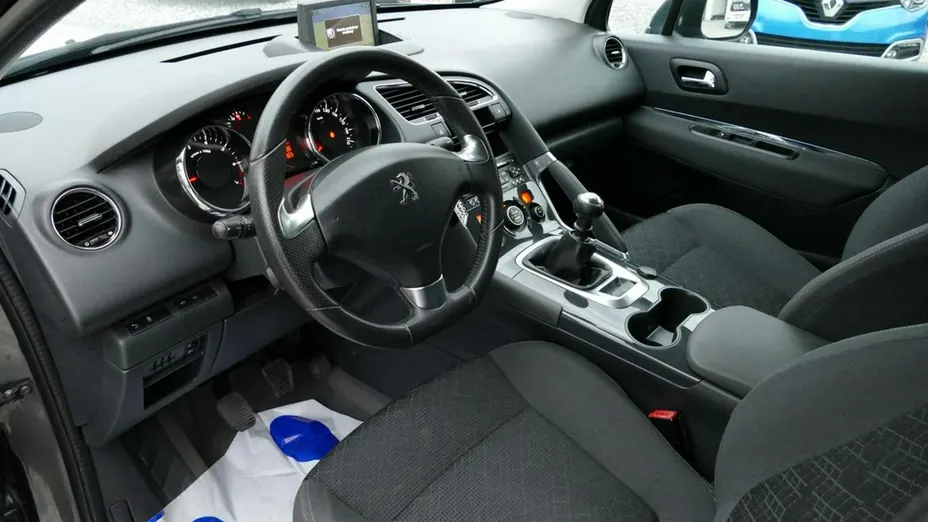 PEUGEOT 3008 -