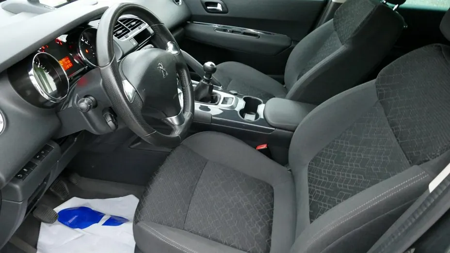 PEUGEOT 3008 -